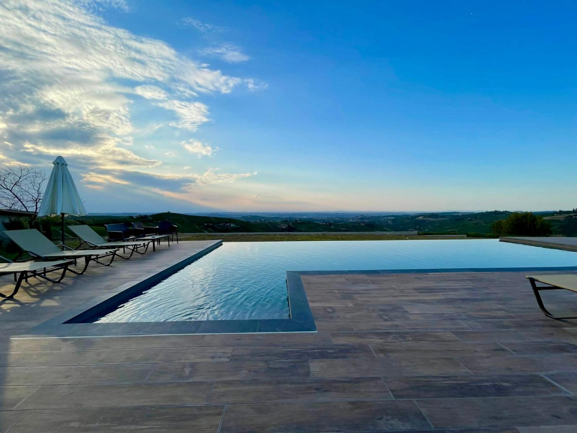 Villa Barbero Alba Langhe Mango Bagian luar foto