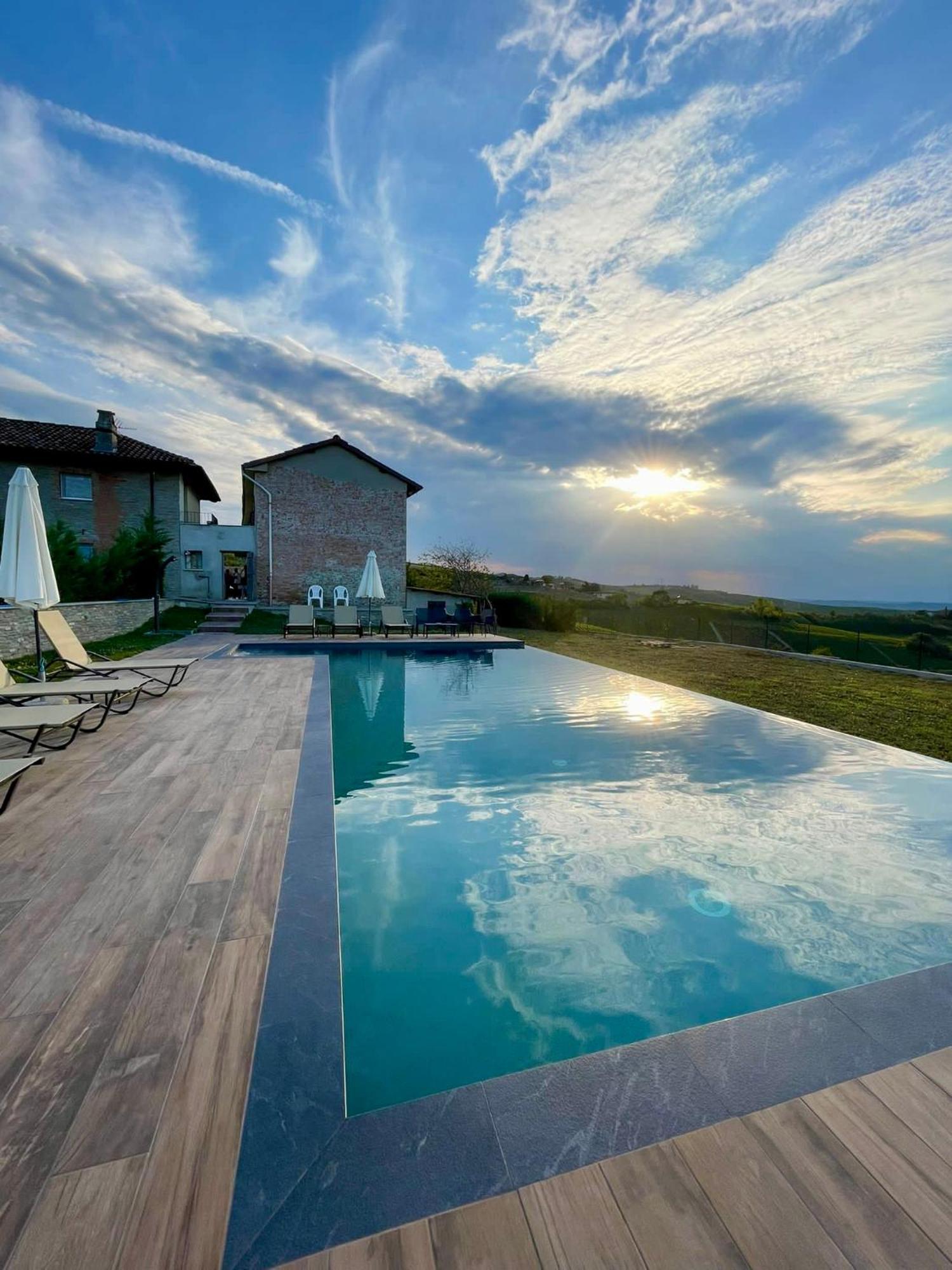 Villa Barbero Alba Langhe Mango Bagian luar foto
