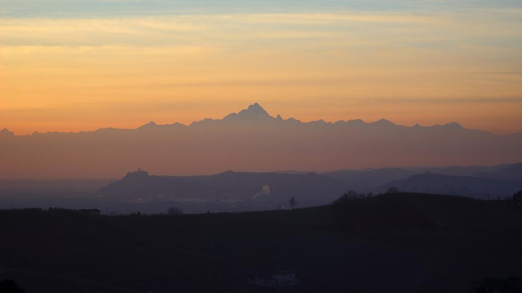 Villa Barbero Alba Langhe Mango Bagian luar foto